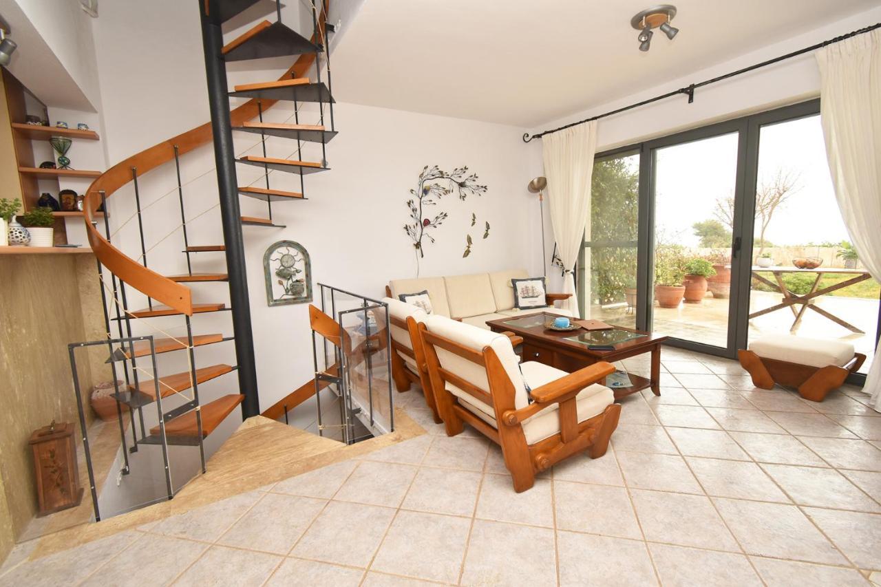 Olia Sea View Shared Pool Villa, Néa Fókaia エクステリア 写真