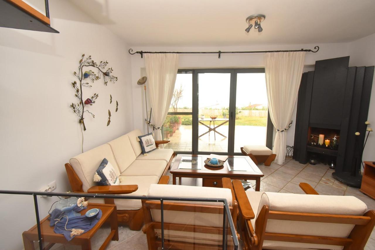 Olia Sea View Shared Pool Villa, Néa Fókaia エクステリア 写真