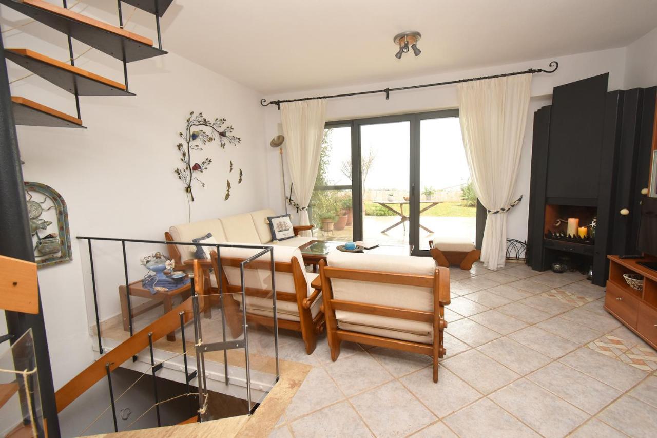 Olia Sea View Shared Pool Villa, Néa Fókaia エクステリア 写真